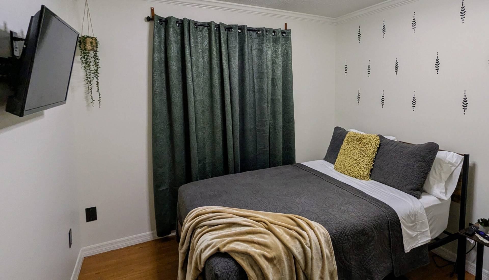 Serene Stay - Full Bed Serene Stay - Full Bed