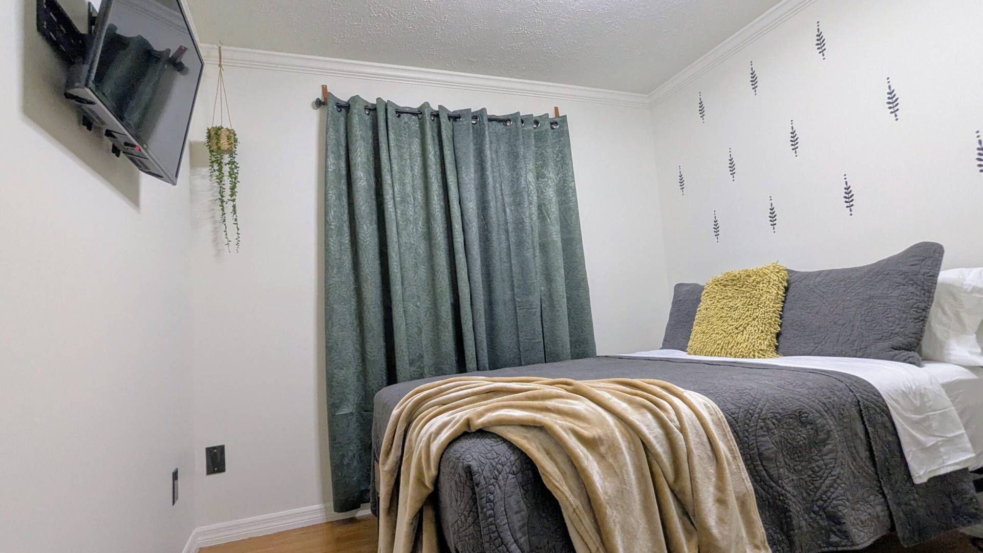 The Tranquility Room Tampa Airbnb guest bedroom